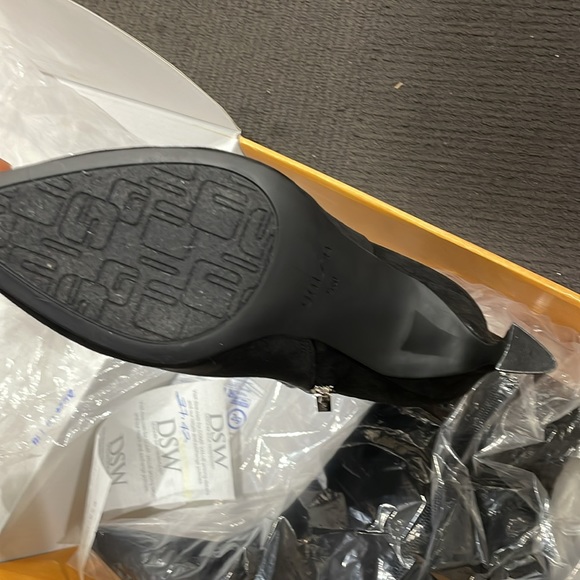 Unisa-black suede 3 1/2 heels boots…super cute for a night out. 8 1/2 or 9 size. - Picture 5 of 8